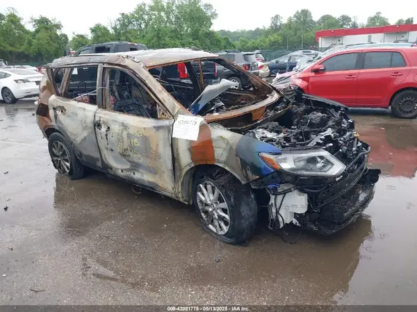 JN8AT2MT9HW154473 2017 NISSAN ROGUE - Image 1
