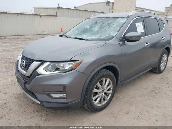 JN8AT2MT9HW380416 2017 NISSAN ROGUE - Image 2