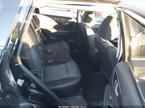 JN8AT2MT9HW384076 2017 NISSAN ROGUE - Image 8