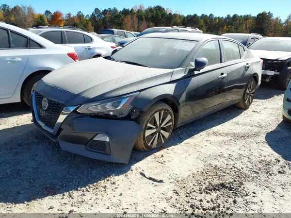 JN8AT2MT9HW384241 2017 NISSAN ROGUE - Image 2