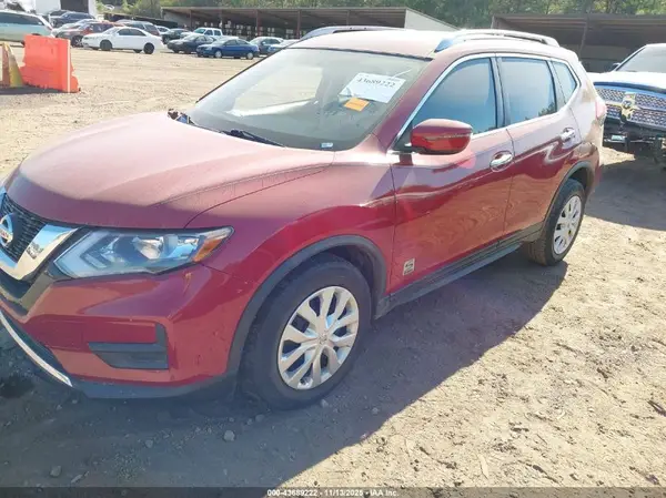 JN8AT2MT9HW384501 2017 NISSAN ROGUE - Image 2