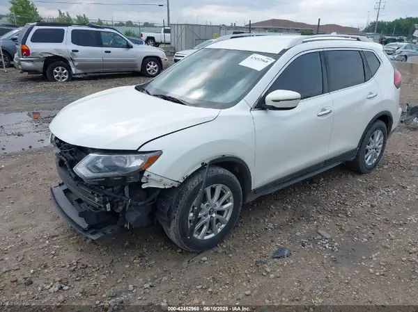 JN8AT2MT9HW384613 2017 NISSAN ROGUE - Image 2