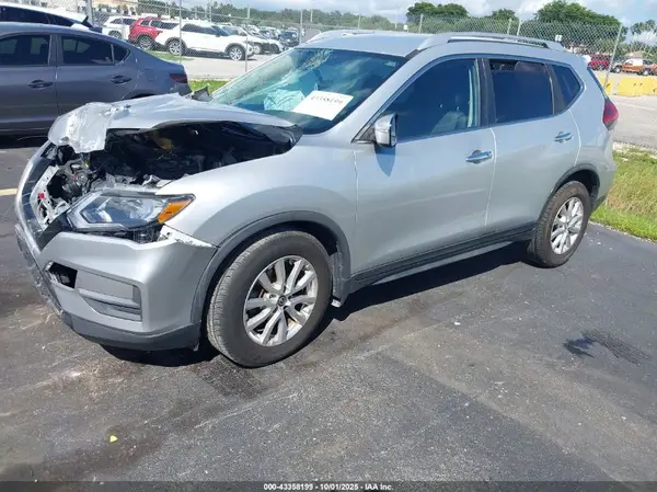 JN8AT2MT9HW389987 2017 NISSAN ROGUE - Image 2
