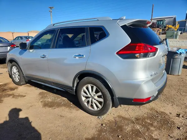 JN8AT2MT9HW391142 2017 NISSAN ROGUE - Image 2