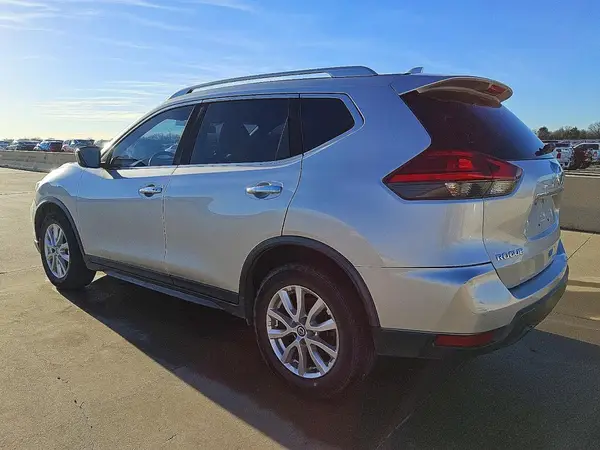 JN8AT2MT9HW392341 2017 NISSAN ROGUE - Image 2
