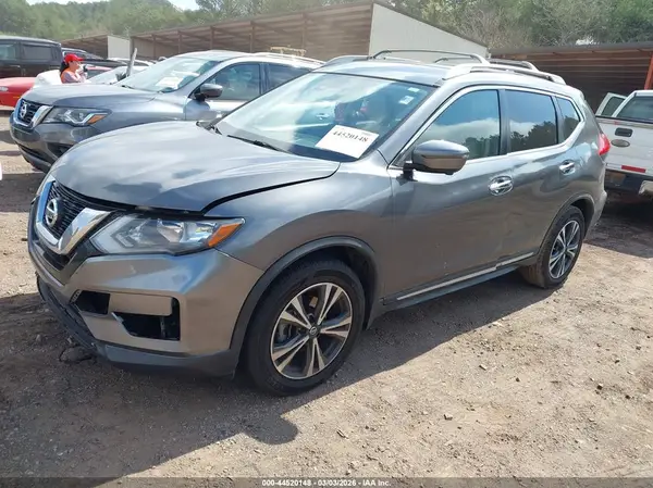 JN8AT2MT9HW394915 2017 NISSAN ROGUE - Image 2