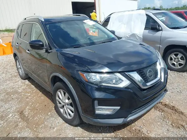 JN8AT2MT9HW400230 2017 NISSAN ROGUE - Image 1