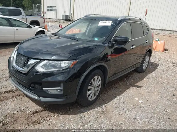 JN8AT2MT9HW400230 2017 NISSAN ROGUE - Image 2