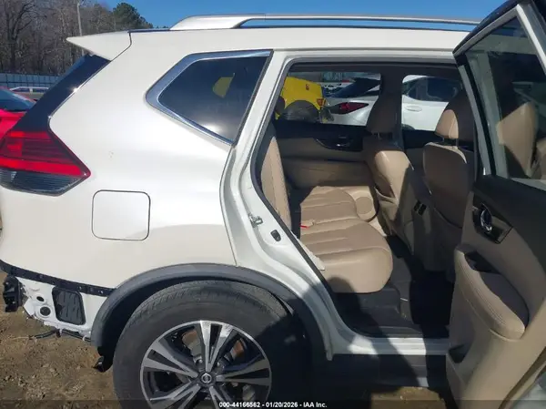 JN8AT2MT9HW402379 2017 NISSAN ROGUE - Image 8