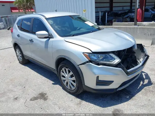 JN8AT2MT9HW402589 2017 NISSAN ROGUE - Image 1