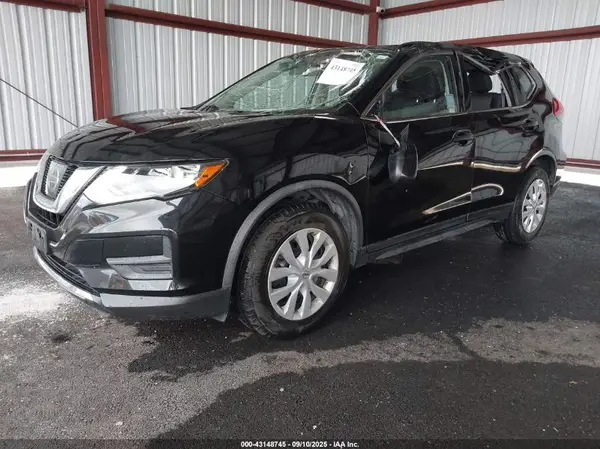 JN8AT2MT9HW402799 2017 NISSAN ROGUE - Image 2