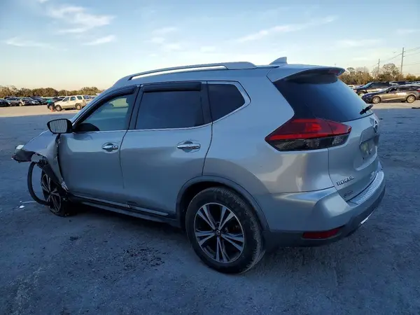 JN8AT2MT9HW404763 2017 NISSAN ROGUE - Image 2