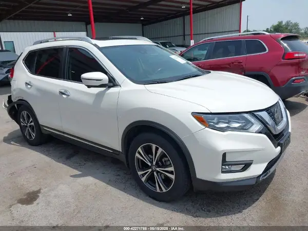 JN8AT2MT9HW404813 2017 NISSAN ROGUE - Image 1