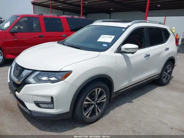 JN8AT2MT9HW404813 2017 NISSAN ROGUE - Image 2