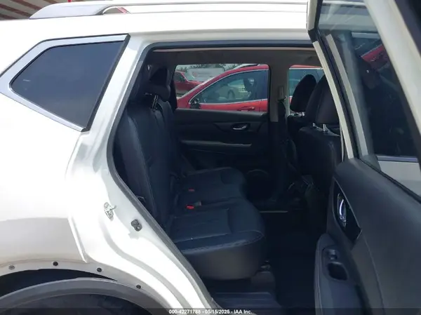 JN8AT2MT9HW404813 2017 NISSAN ROGUE - Image 8