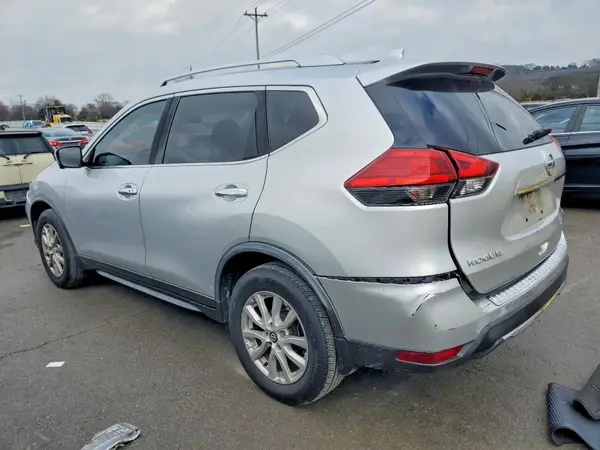 JN8AT2MT9HW406027 2017 NISSAN ROGUE - Image 2