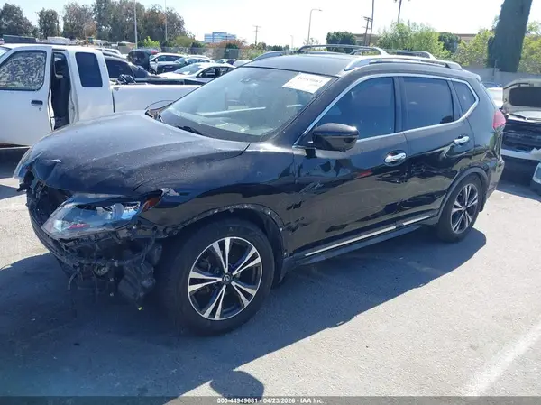 JN8AT2MT9JW452897 2018 NISSAN ROGUE - Image 2