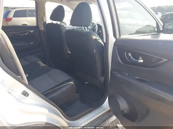 JN8AT2MT9JW452947 2018 NISSAN ROGUE - Image 8