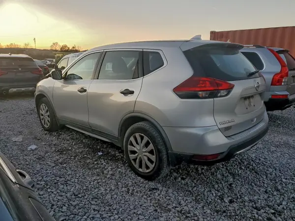 JN8AT2MT9JW456142 2018 NISSAN ROGUE - Image 2