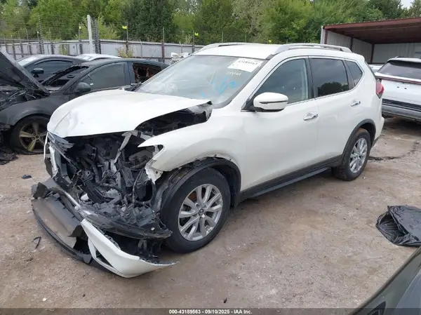 JN8AT2MT9JW456660 2018 NISSAN ROGUE - Image 2