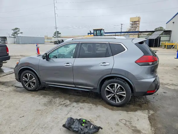 JN8AT2MT9JW458196 2018 NISSAN ROGUE - Image 2