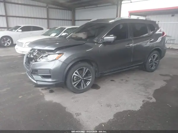 JN8AT2MT9JW458330 2018 NISSAN ROGUE - Image 2