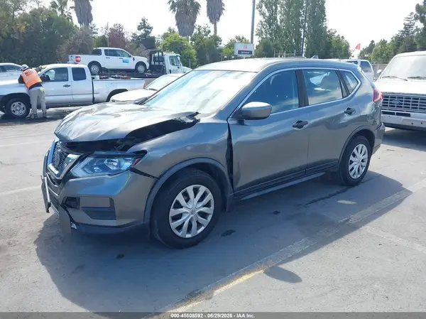 JN8AT2MT9JW459591 2018 NISSAN ROGUE - Image 2