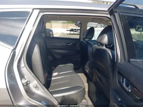 JN8AT2MT9JW460191 2018 NISSAN ROGUE - Image 8