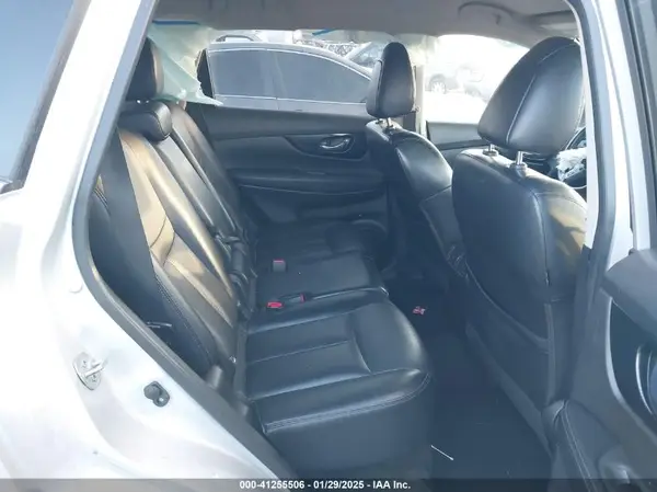 JN8AT2MT9JW460255 2018 NISSAN ROGUE - Image 8