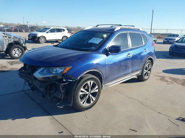 JN8AT2MT9JW460305 2018 NISSAN ROGUE - Image 2