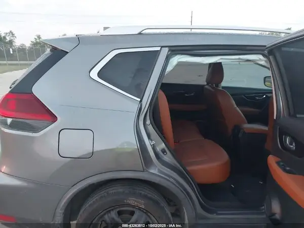 JN8AT2MT9JW467738 2018 NISSAN ROGUE - Image 8