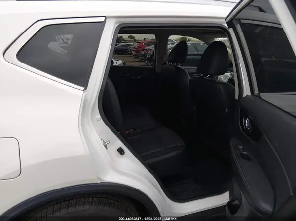 JN8AT2MT9JW486726 2018 NISSAN ROGUE - Image 8
