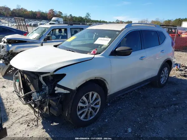 JN8AT2MT9JW489240 2018 NISSAN ROGUE - Image 2