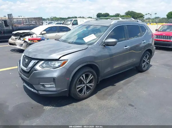 JN8AT2MT9KW260154 2019 NISSAN ROGUE - Image 2