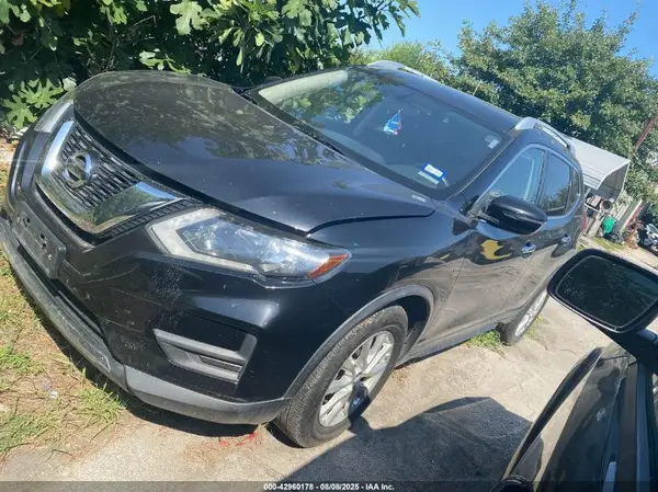 JN8AT2MTXHW132272 2017 NISSAN ROGUE - Image 2