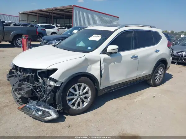 JN8AT2MTXHW136046 2017 NISSAN ROGUE - Image 2