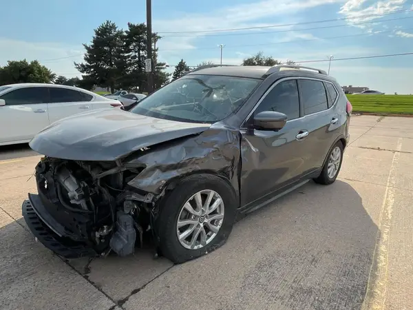 JN8AT2MTXHW139402 2017 NISSAN ROGUE - Image 2