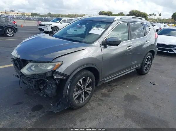 JN8AT2MTXHW148505 2017 NISSAN ROGUE - Image 2
