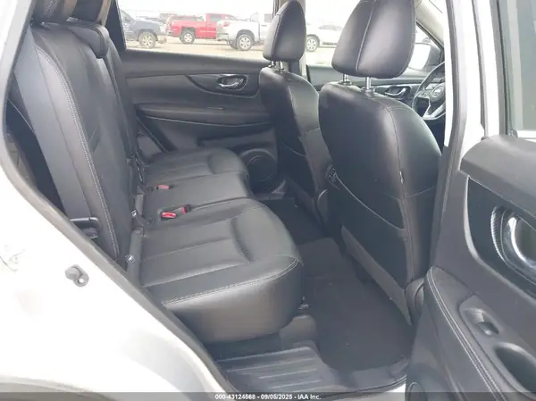 JN8AT2MTXHW381252 2017 NISSAN ROGUE - Image 8
