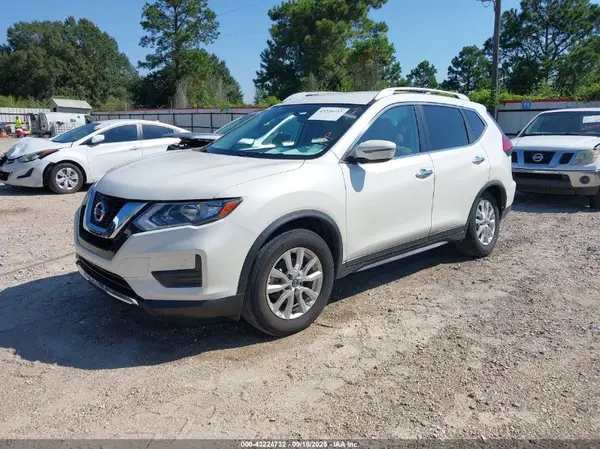 JN8AT2MTXHW384443 2017 NISSAN ROGUE - Image 2