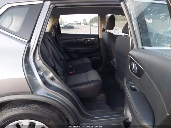 JN8AT2MTXHW389769 2017 NISSAN ROGUE - Image 8