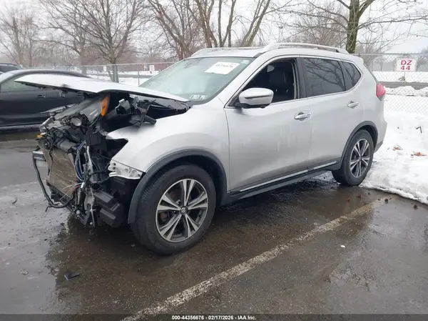 JN8AT2MTXHW396706 2017 NISSAN ROGUE - Image 2