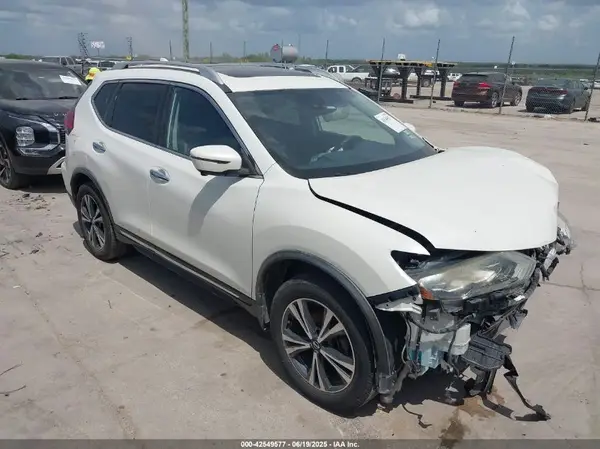 JN8AT2MTXHW406456 2017 NISSAN ROGUE - Image 1