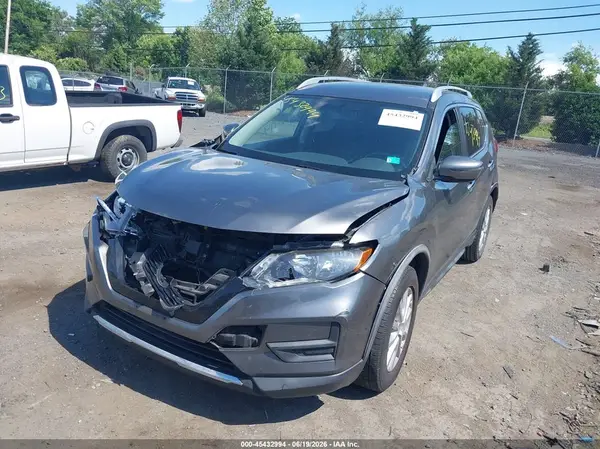 JN8AT2MTXJW450379 2018 NISSAN ROGUE - Image 2