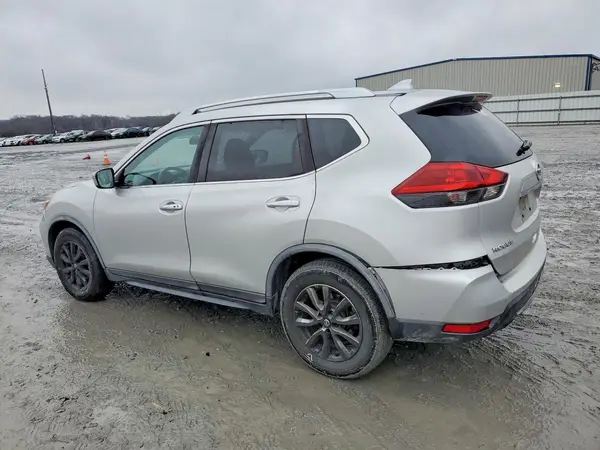 JN8AT2MTXJW453475 2018 NISSAN ROGUE - Image 2