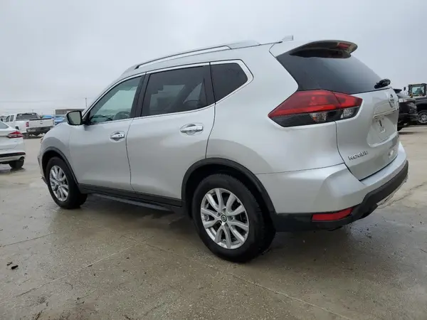 JN8AT2MTXJW455078 2018 NISSAN ROGUE - Image 2