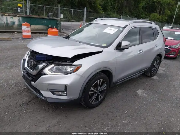 JN8AT2MTXJW456148 2018 NISSAN ROGUE - Image 2