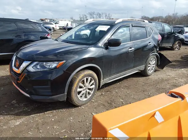 JN8AT2MTXJW456280 2018 NISSAN ROGUE - Image 2