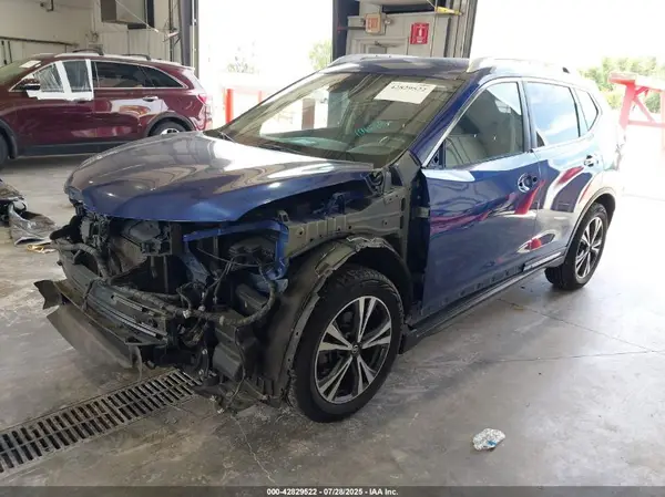 JN8AT2MTXJW457980 2018 NISSAN ROGUE - Image 2