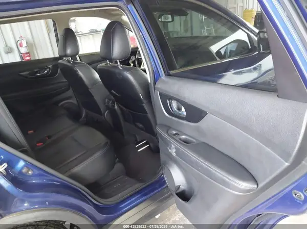 JN8AT2MTXJW457980 2018 NISSAN ROGUE - Image 8